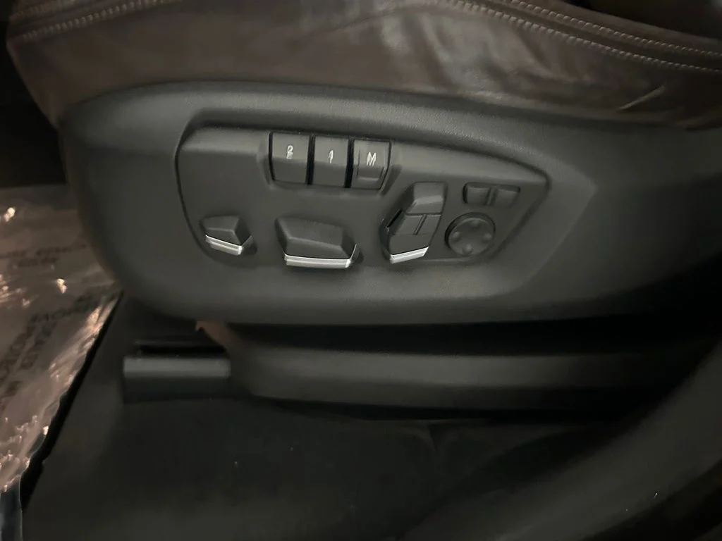 Used 2014 Black BMW xDrive50i image 42