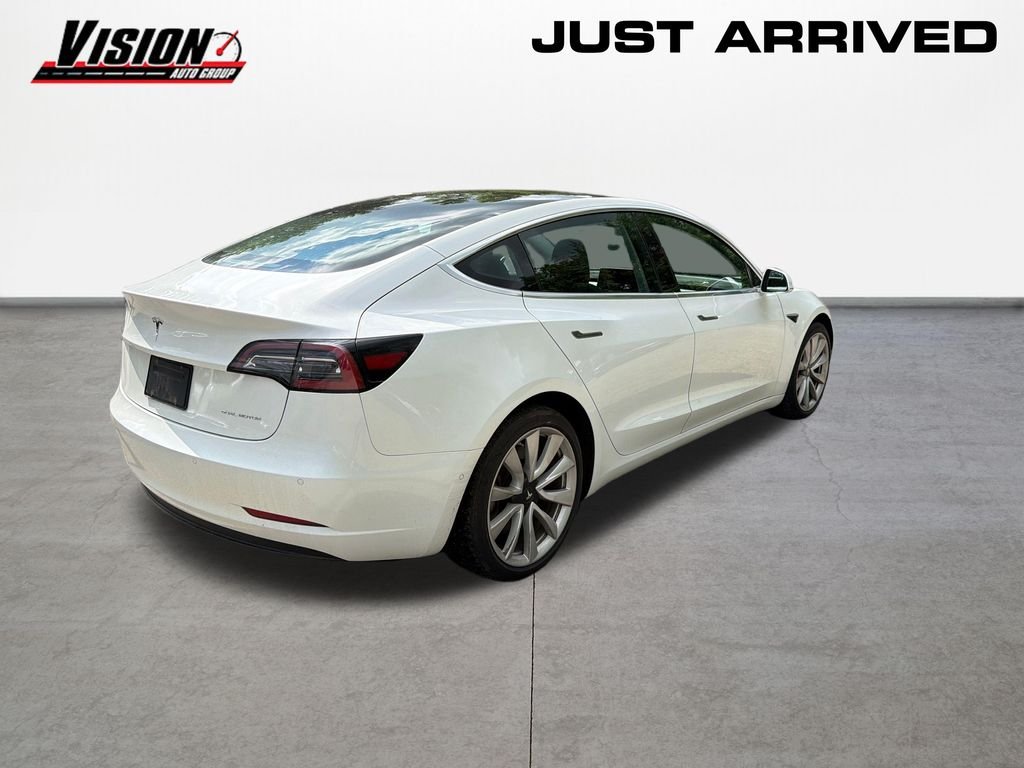 Used 2019  Tesla  image 5