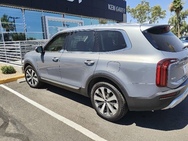 Used 2022 Everlasting Silver Kia EX image 4
