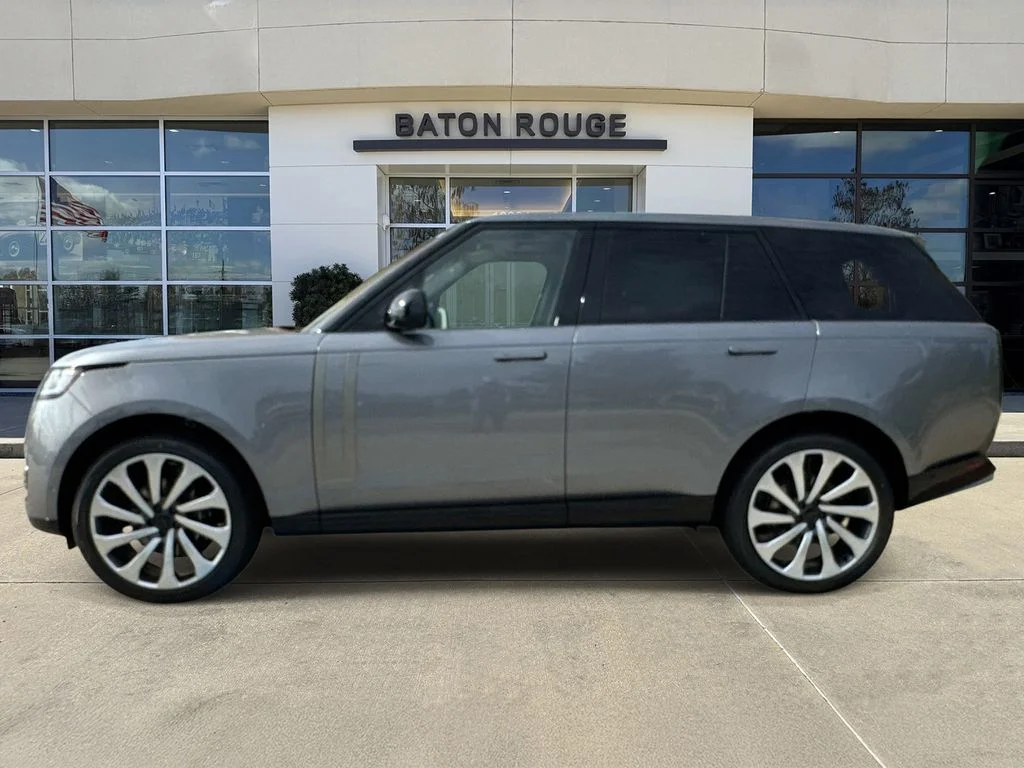 New 2026 Eiger Grey Land Rover SE image 5