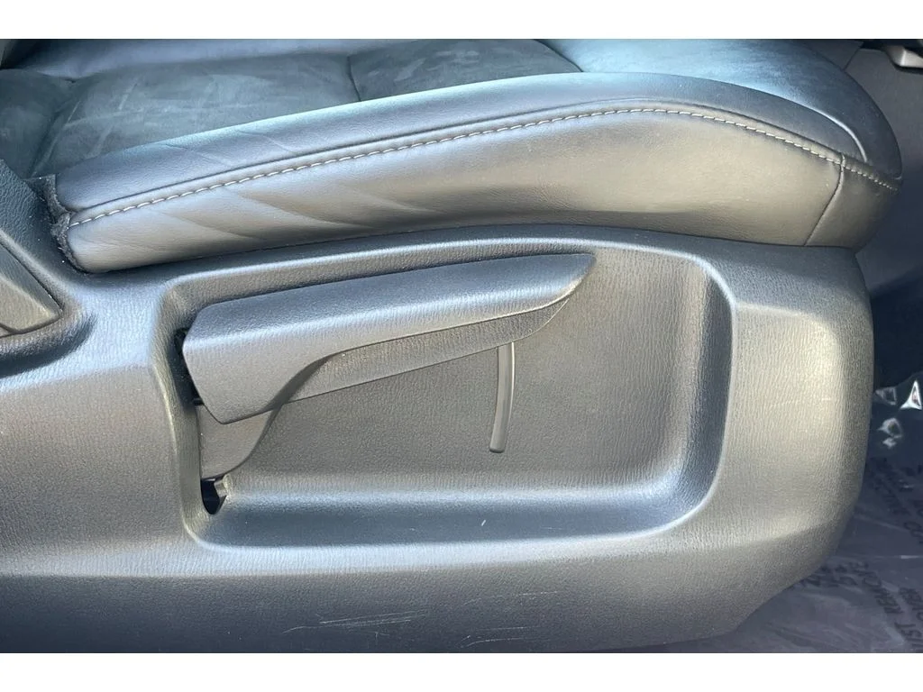Used 2021 Snowflake White Pearl Mica Mazda Touring image 23