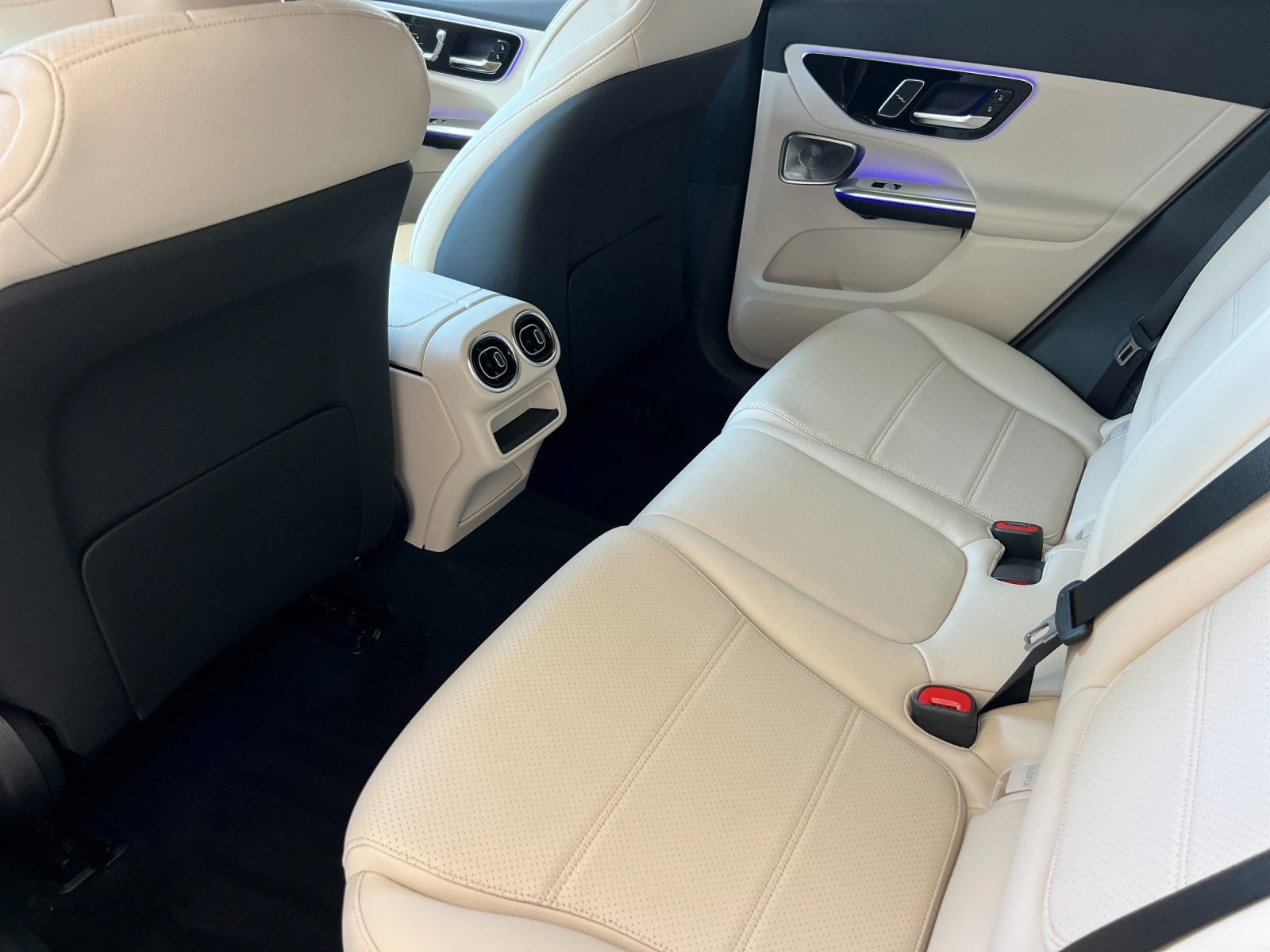New 2026 Polar White Mercedes-Benz 300 image 4