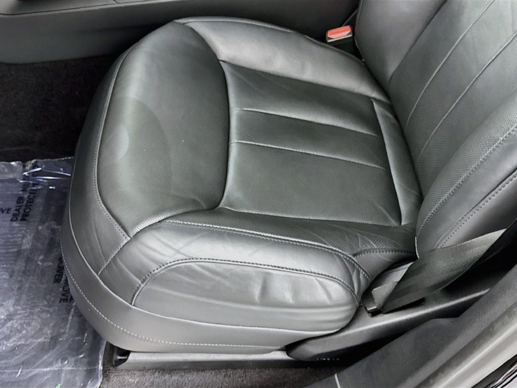 Used 2024 Black Land Rover SE image 20