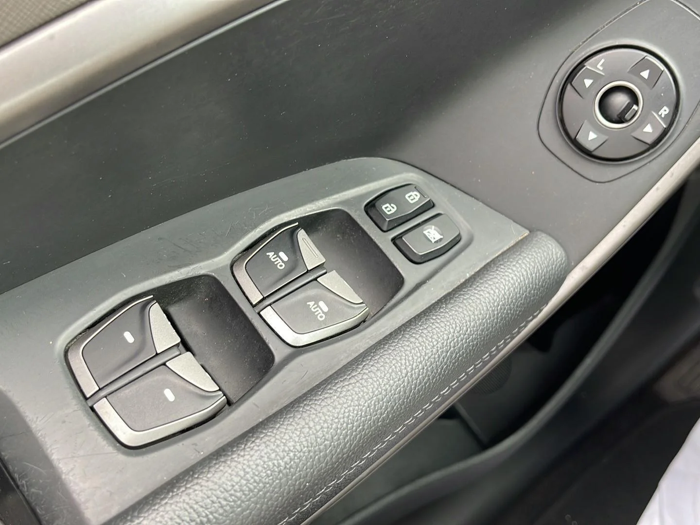 Used 2017 Circuit Silver Hyundai Limited Ultimate image 20