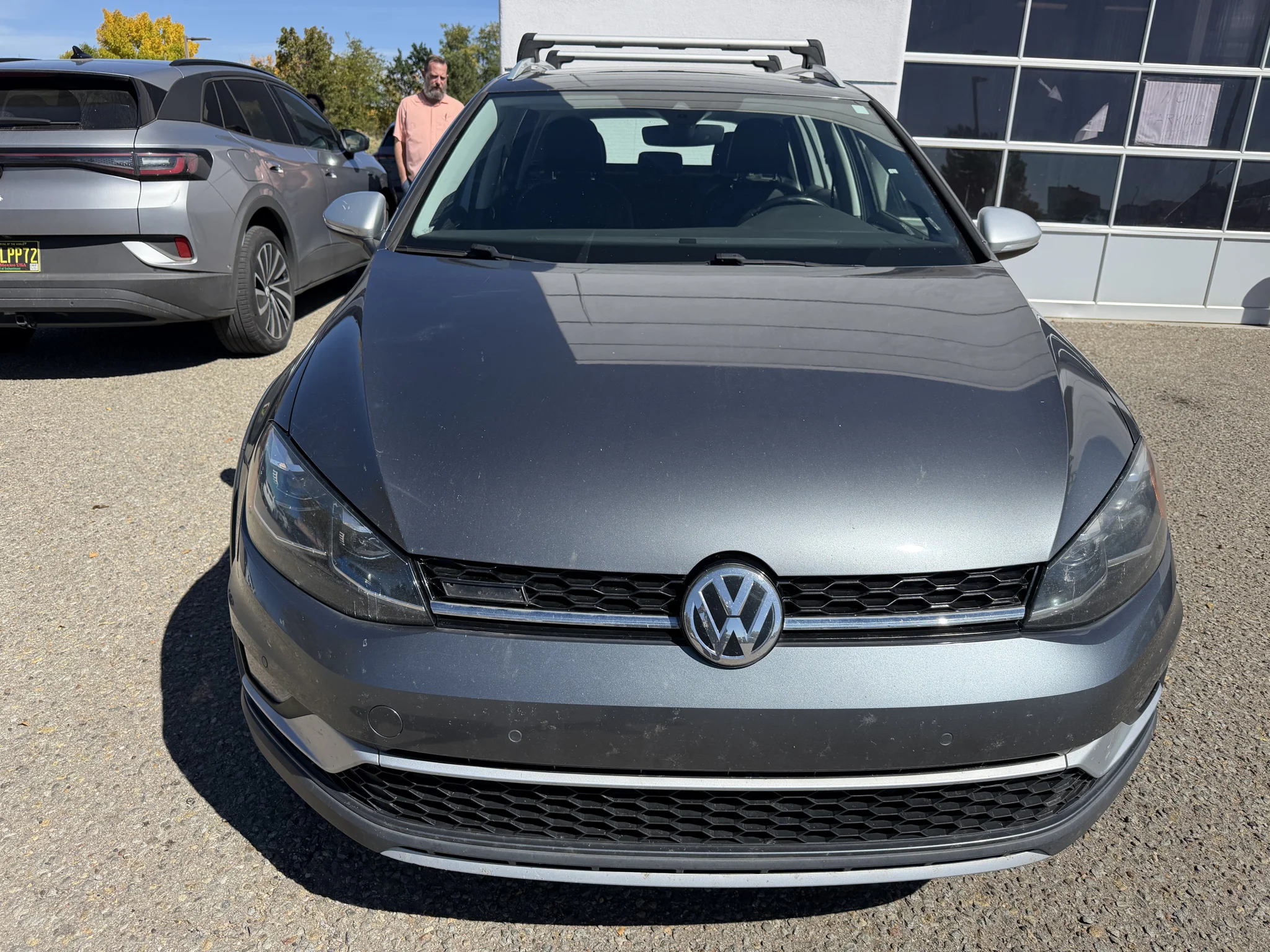 Used 2018 Platinum Gray Metallic Volkswagen 1.8T SEL 4MOTION image 10