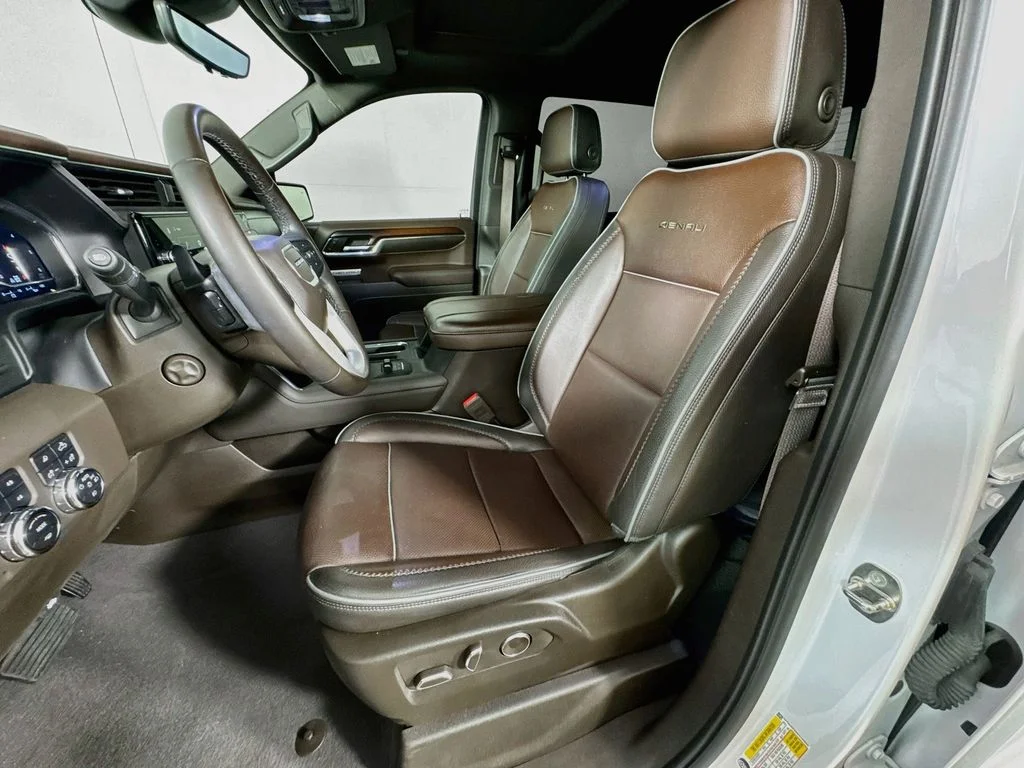 Used 2024 White GMC Denali image 25