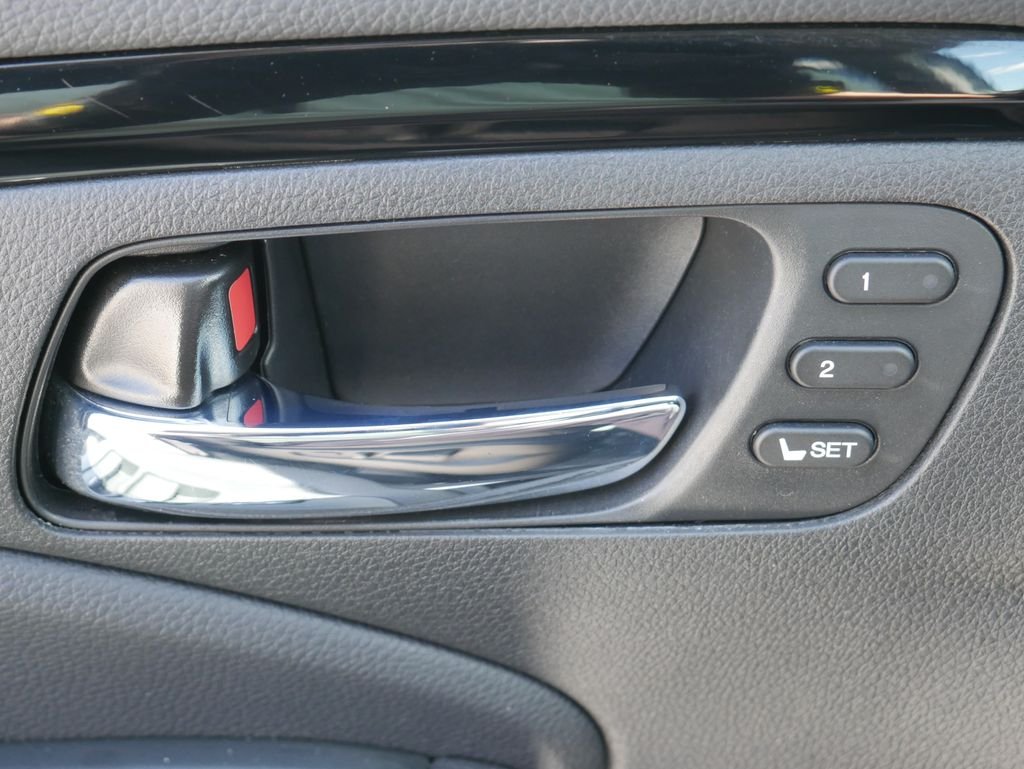 Used 2022 White Honda Touring image 35