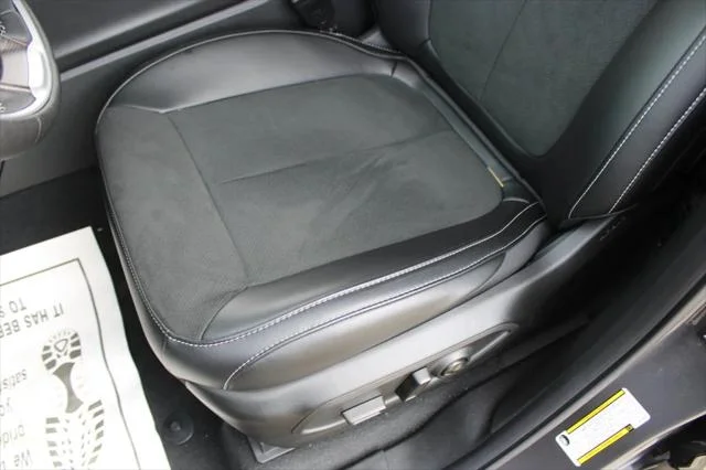 New 2026 Baltic Gray Metallic Clear-Coat Exterior Paint Jeep Laredo image 19