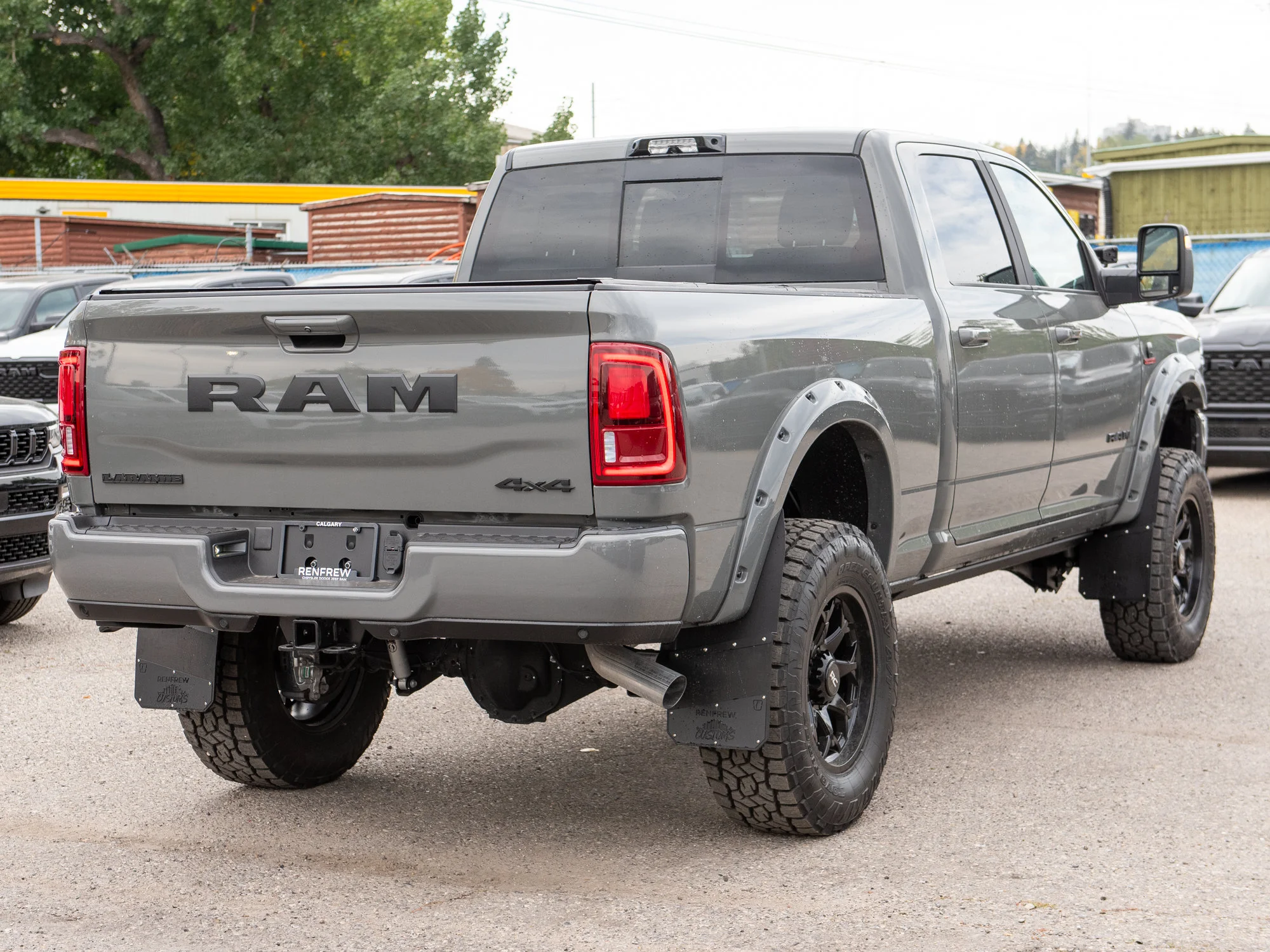 New 2026 Grey RAM Laramie Night* Crew Cab 4x4, 5 Inch Lift, 37 Inch Toyos, Winch, Pwr Running Boards image 12