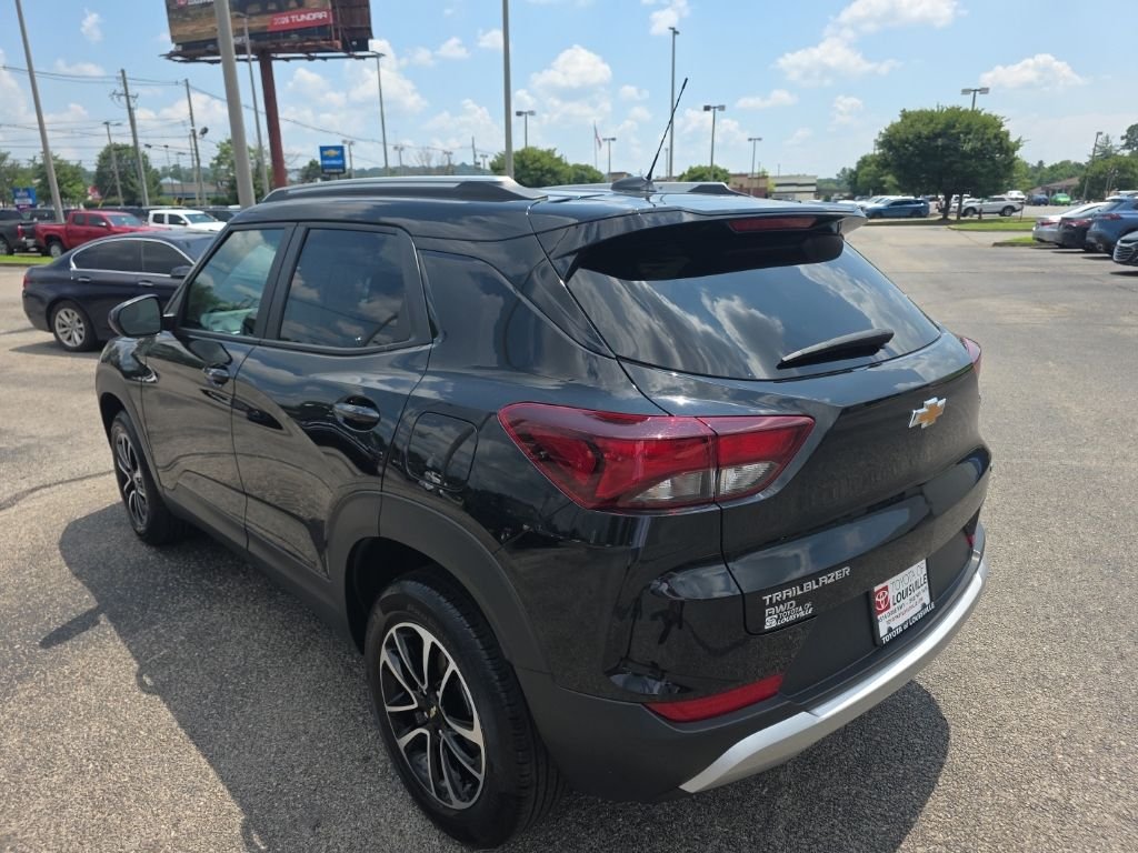 Used 2025 Black Chevrolet LT image 6