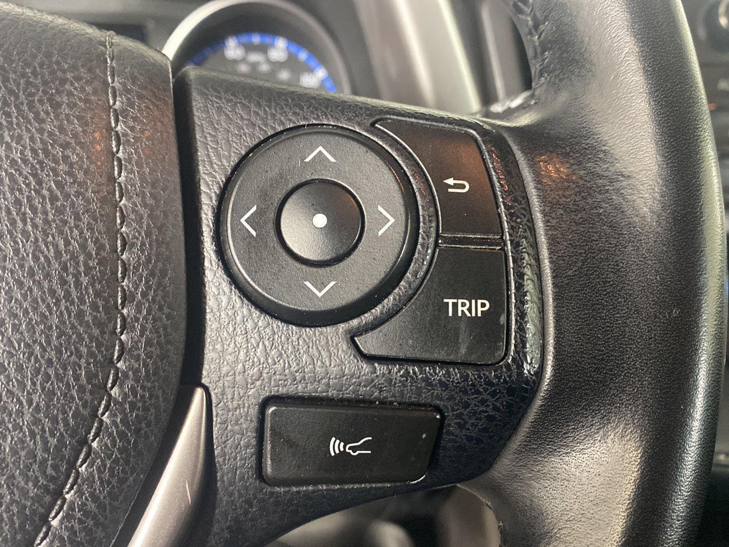 Used 2018 Galactic Aqua Mica Toyota XLE image 20
