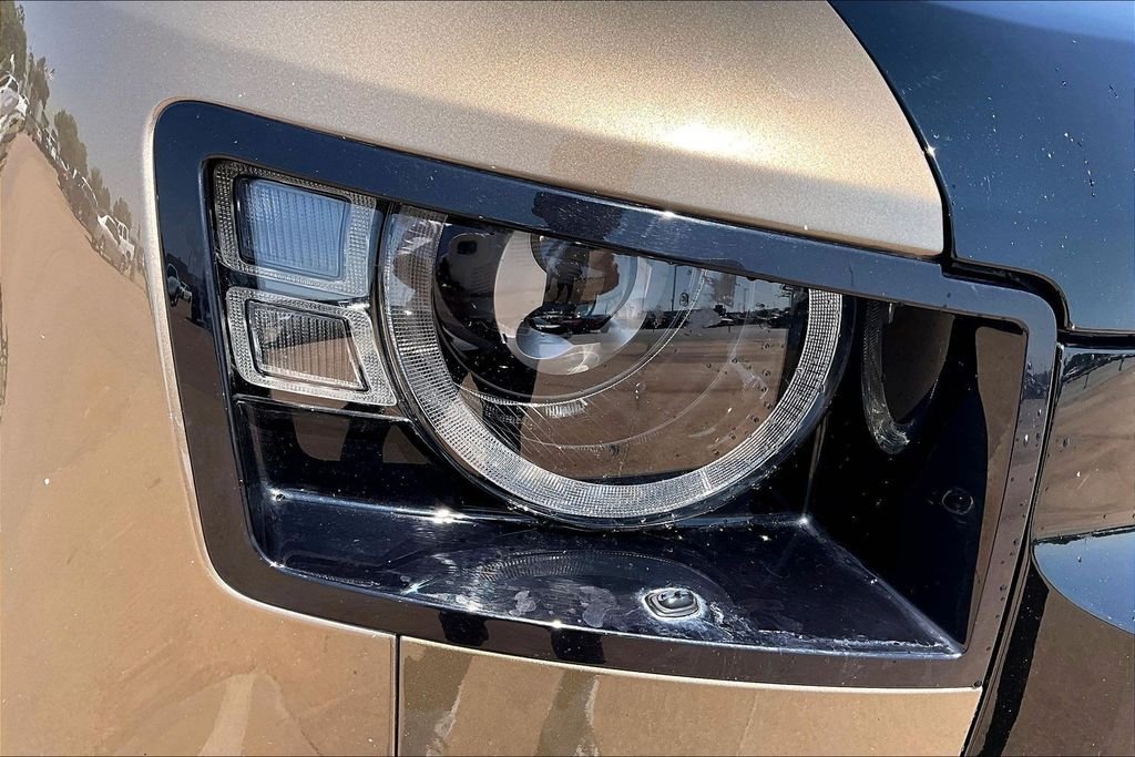 Used 2023 Gondwana Stone Metallic Land Rover X image 29