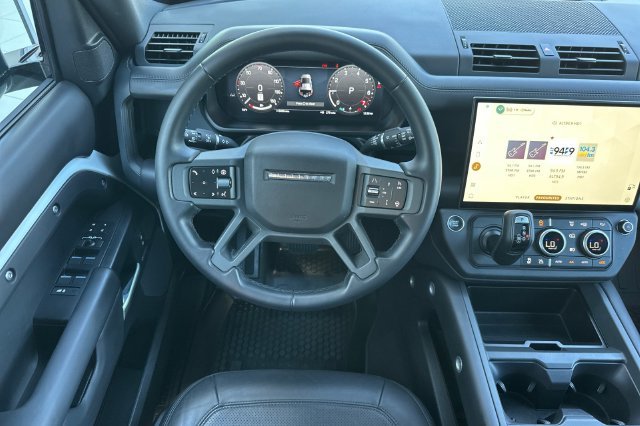 Used 2026 White Land Rover X-Dynamic SE image 13