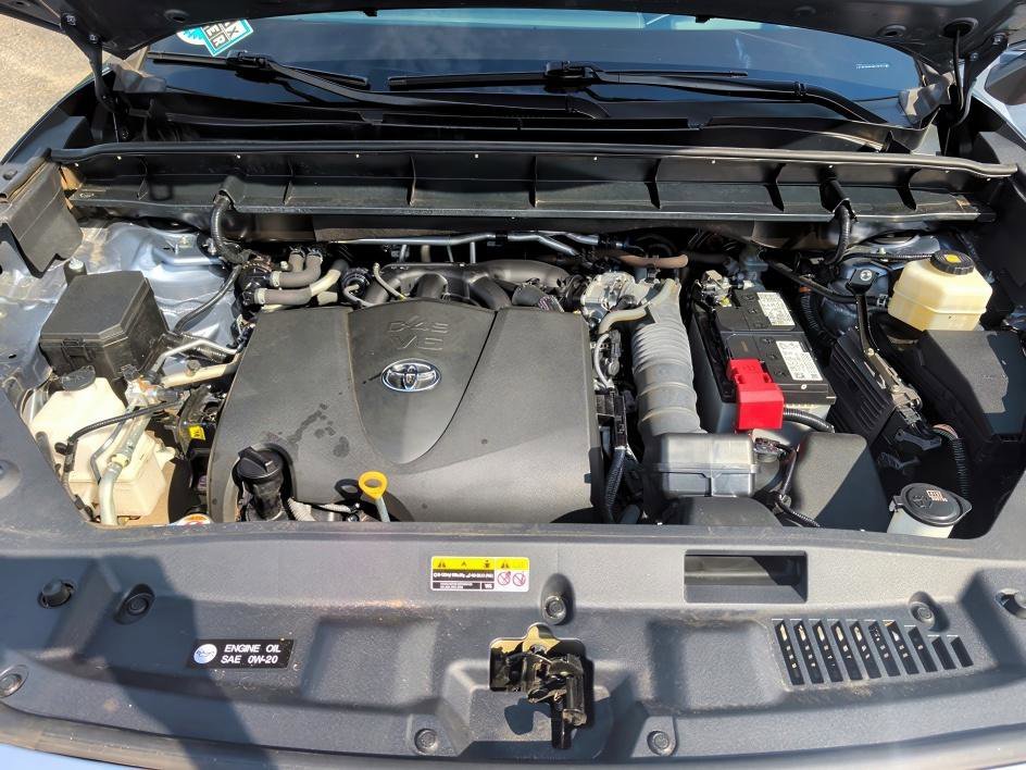 Used 2021 Moon Dust Toyota Platinum image 28