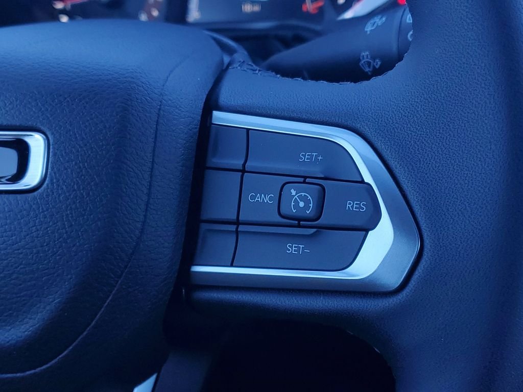 New 2026 Hydro Blue Pearlcoat Jeep Latitude image 23