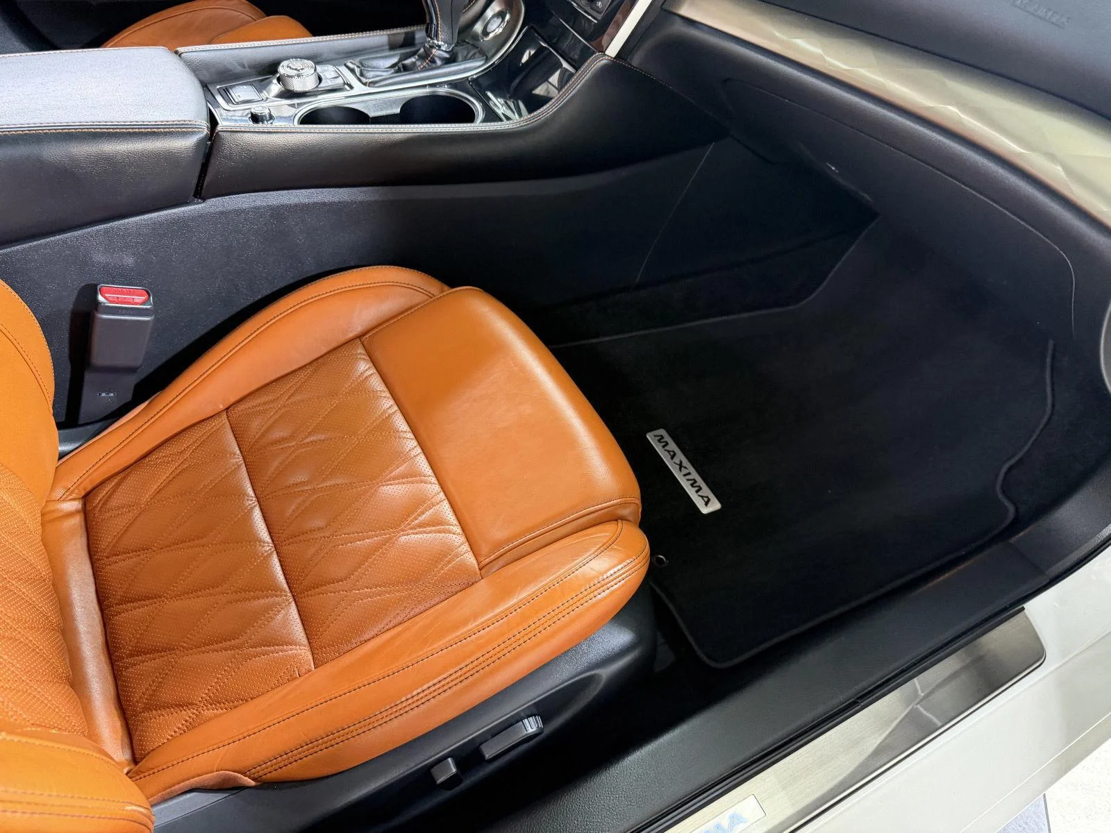 Used 2019 Pearl White Tricoat Nissan Platinum image 31