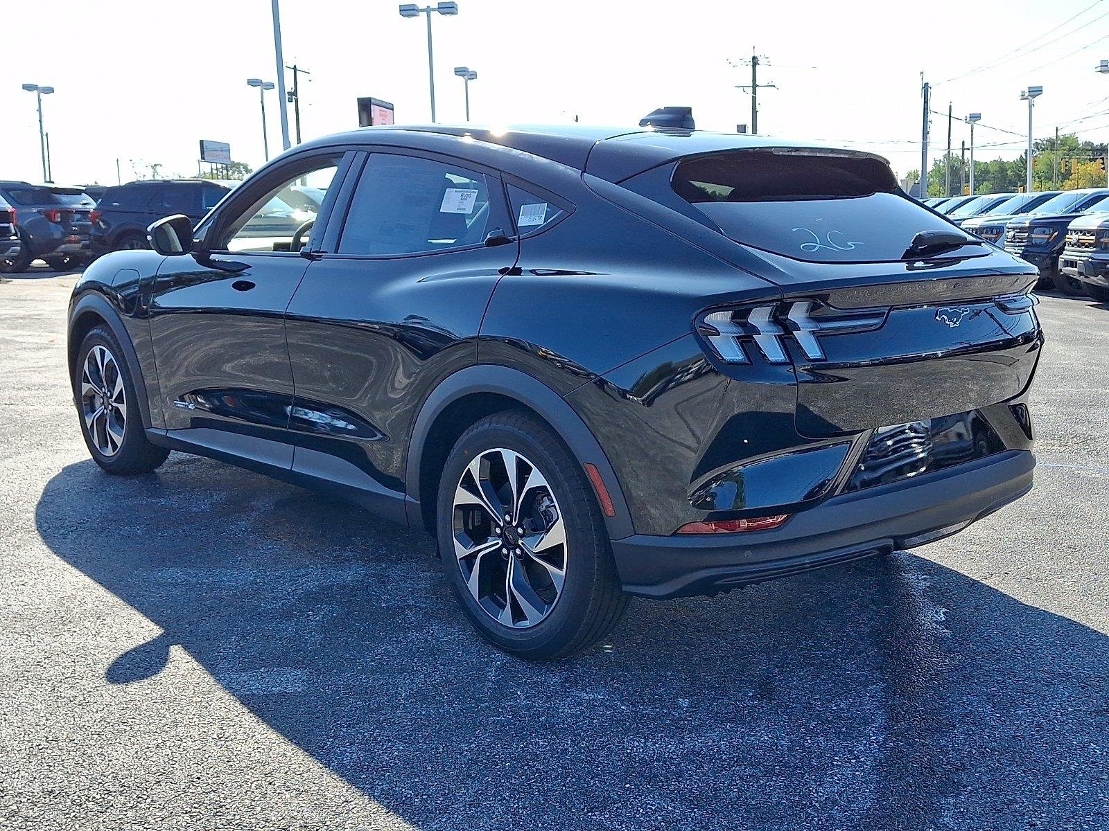 New 2026 Shadow Black Ford Select image 3