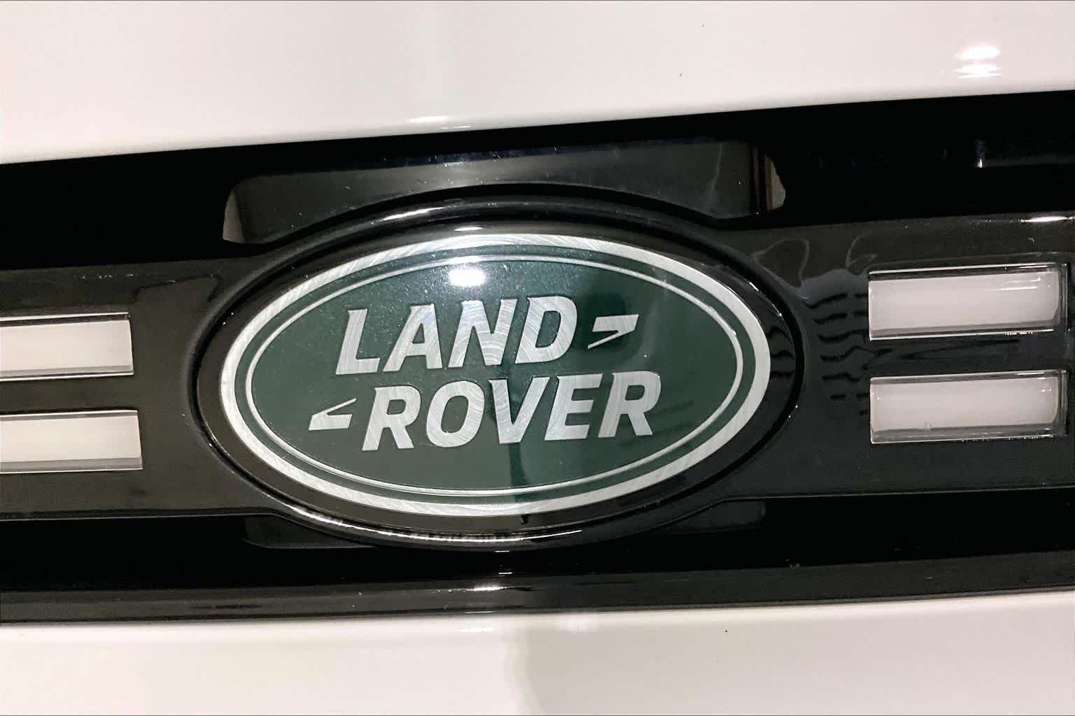 Used 2025 Fuji White Land Rover V8 image 32