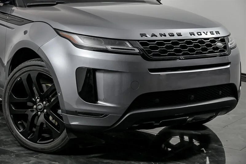 Used 2020 Corris Grey Metallic Land Rover SE image 2