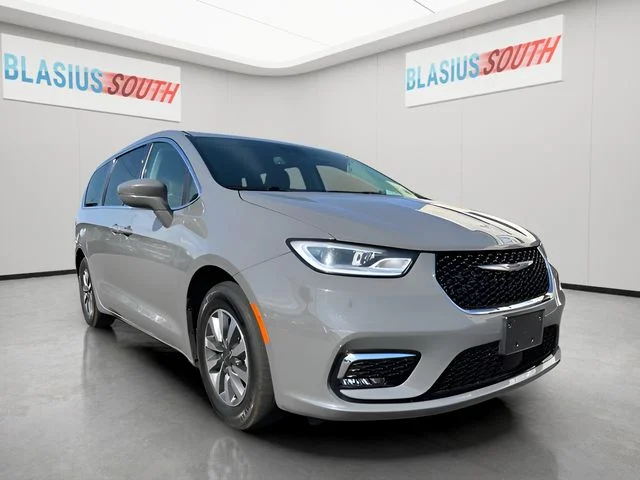 2022 Chrysler Pacifica Hybrid Touring L