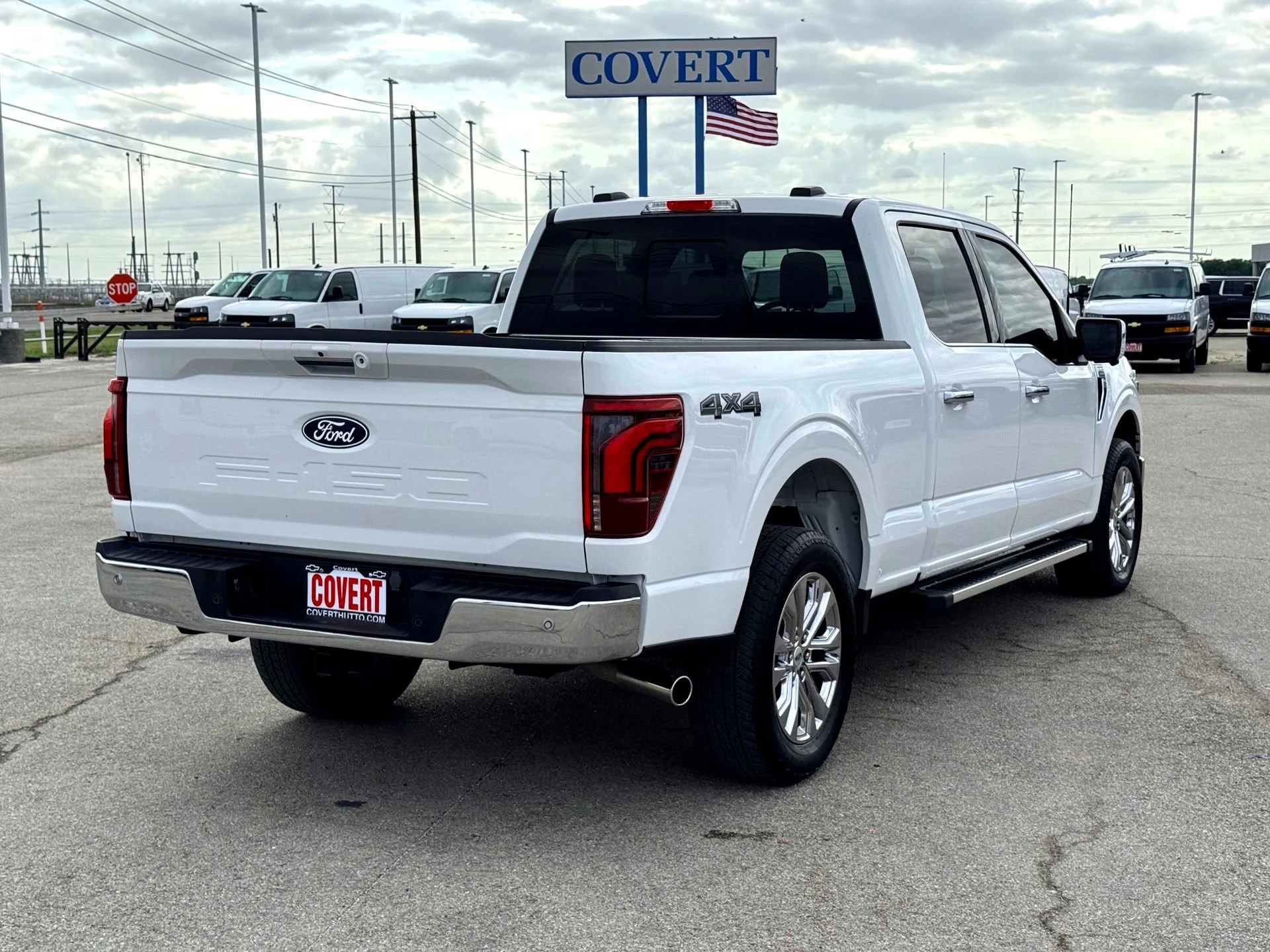 Used 2024  Ford Lariat image 6