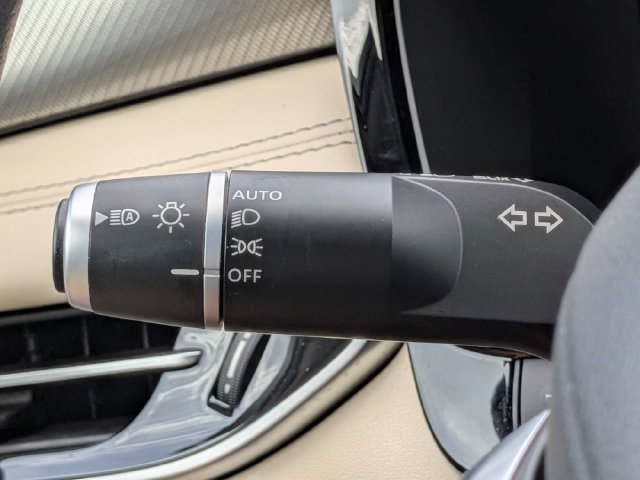 Used 2025 Silver INFINITI LUXE image 28