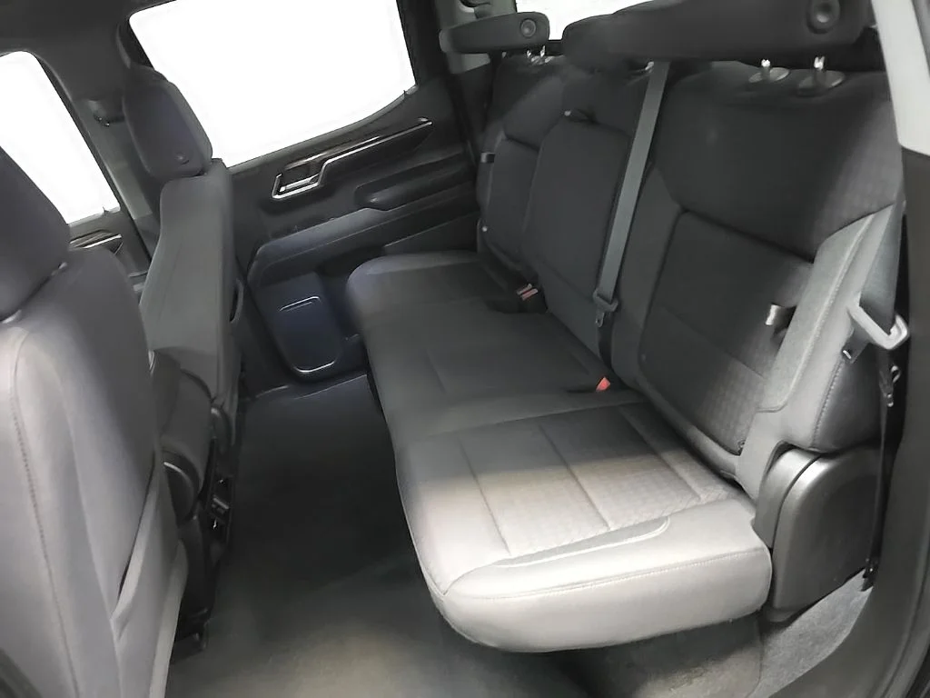 Used 2022 Silver GMC Elevation image 31