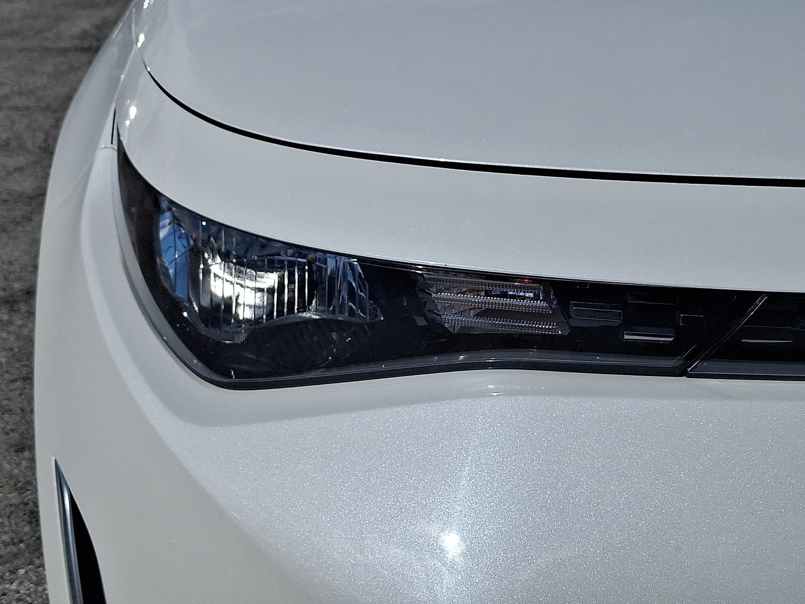 Certified Used 2025 White Kia LX image 9