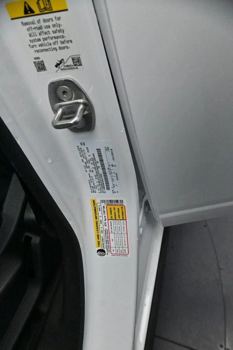 Used 2025 Oxford White Ford Badlands image 38