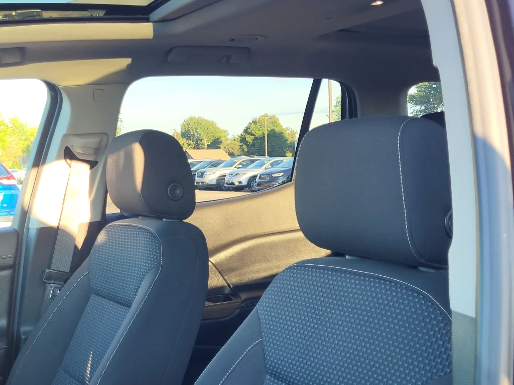 Used 2021 Midnight Blue Metallic GMC SLE image 21