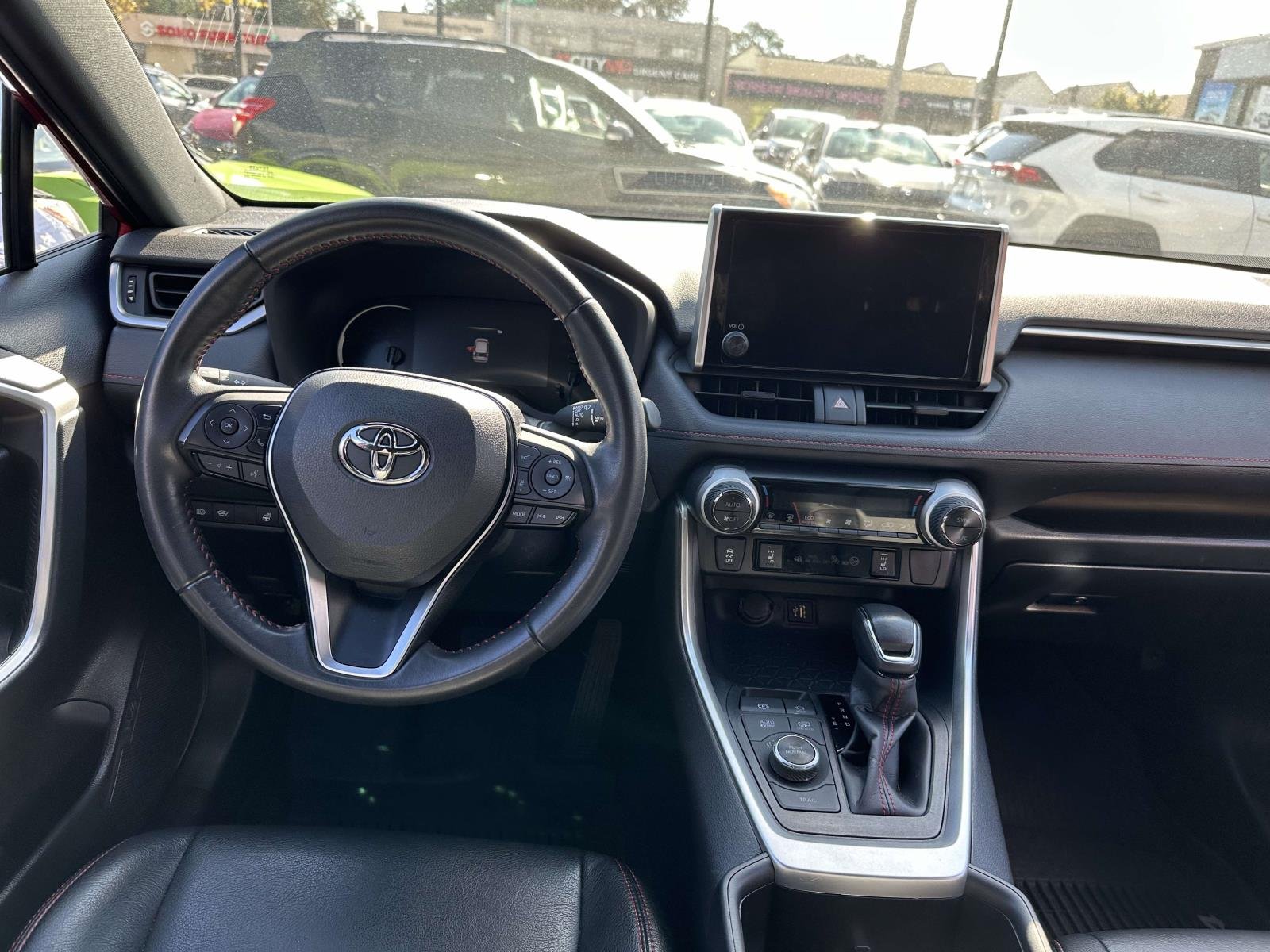 2023 Toyota RAV4 SE - Photo 13