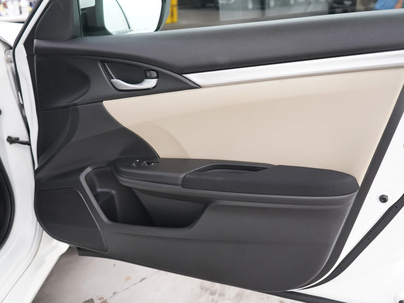 Used 2017 White Honda LX CVT image 9