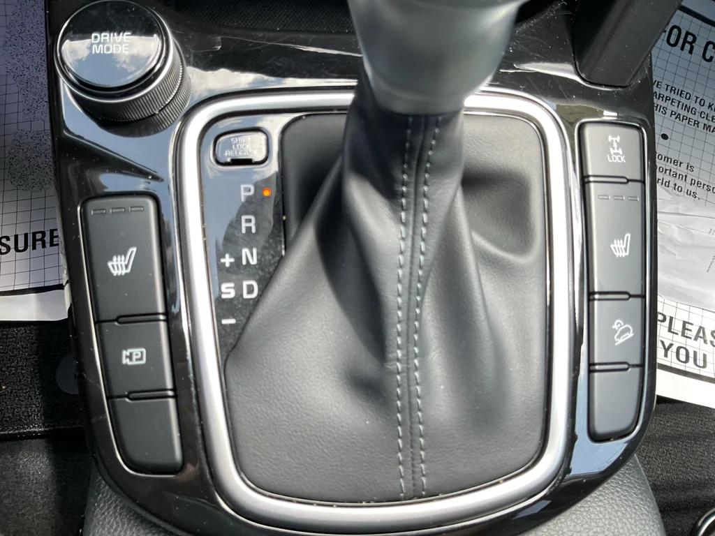Used 2024 Snow White Pearl Kia SX image 27
