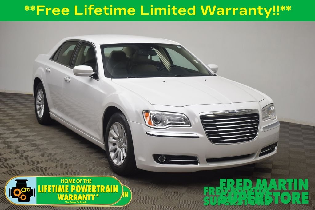 2014 Chrysler 300 -'s photo