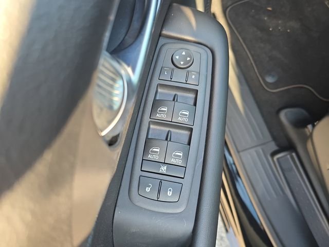 New 2026 Diamond Black Crystal Pearl-Coat Exterior Paint Chrysler Select image 15