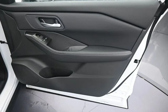 New 2026 Everest White Pearl TriCoat Nissan SV image 11