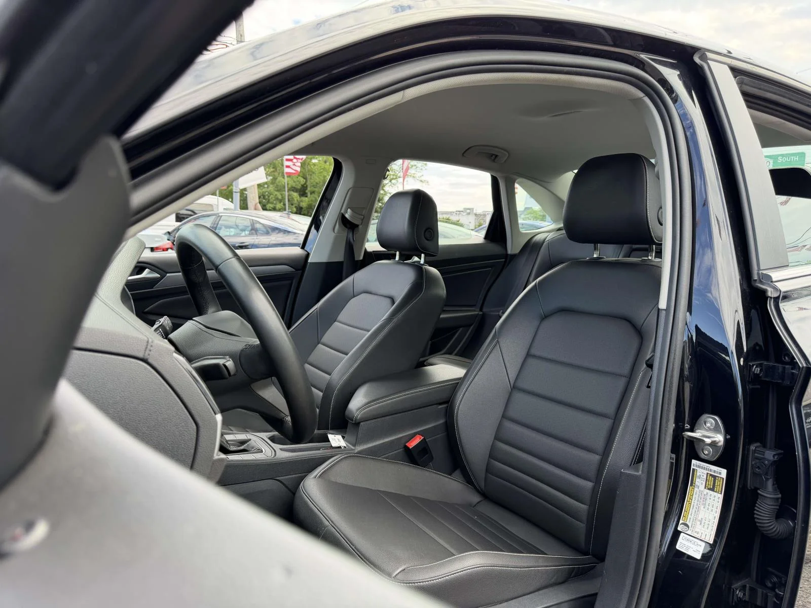 2024 Volkswagen Jetta SE - Photo 19