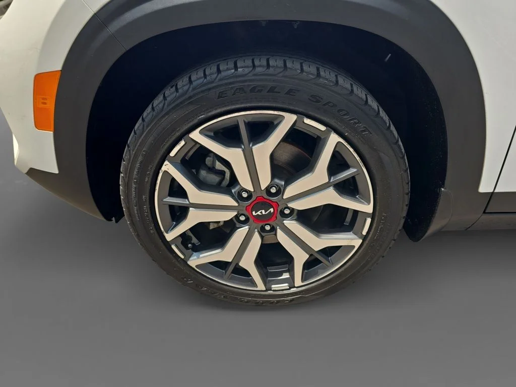 Used 2022 Snow White Pearl Kia SX image 10
