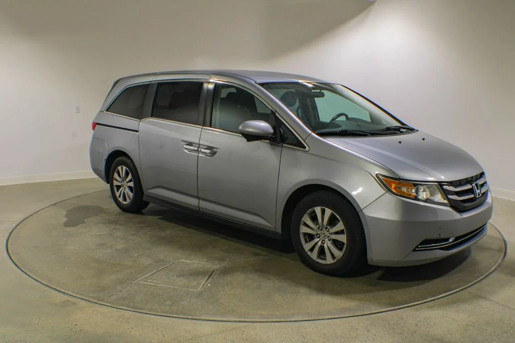 Used 2016 Lunar Silver Metallic Honda SE image 7
