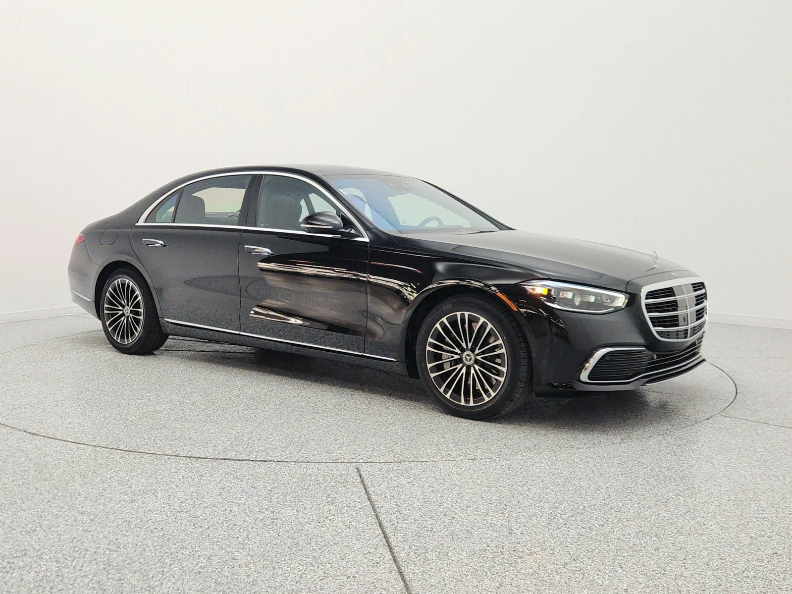 Used 2023 Obsidian Black Mercedes-Benz S 580e 4MATIC® Sedan image 3