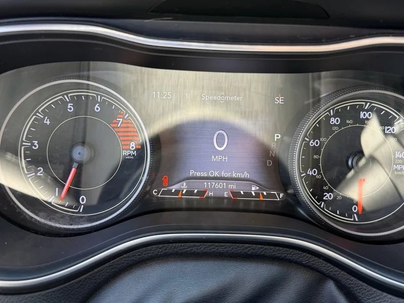 Used 2019 Diamond Black Cry Jeep Limited image 9