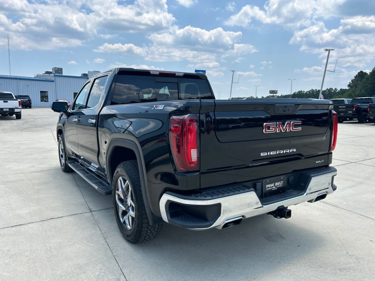 Used 2023 Onyx Black GMC SLT image 4