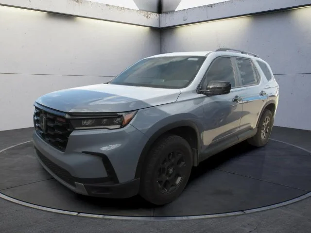 Certified Used 2025 Sonic Gray Pearl Honda TrailSport image 1
