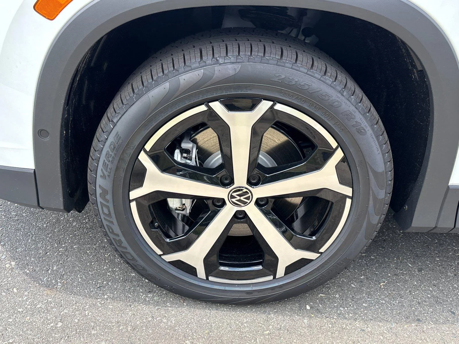 New 2026 pure white Volkswagen SE image 10