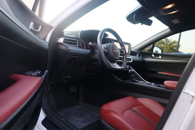 Used 2023 White Pearl Kia GT-Line image 14