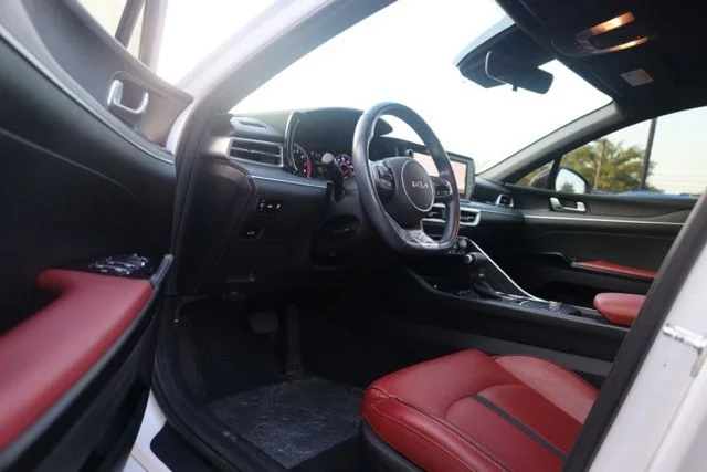 Used 2023 White Kia GT-Line image 14