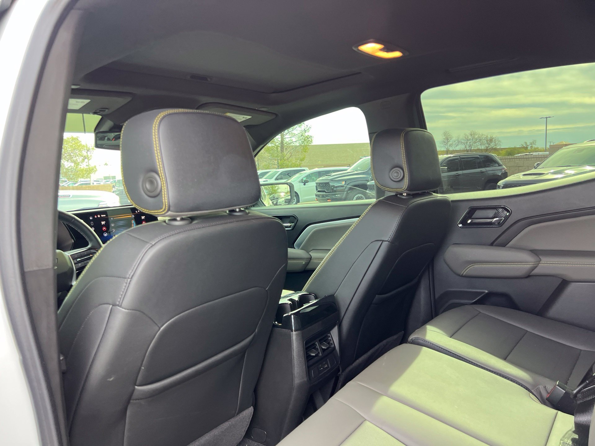 Used 2025 White Chevrolet ZR2 image 19