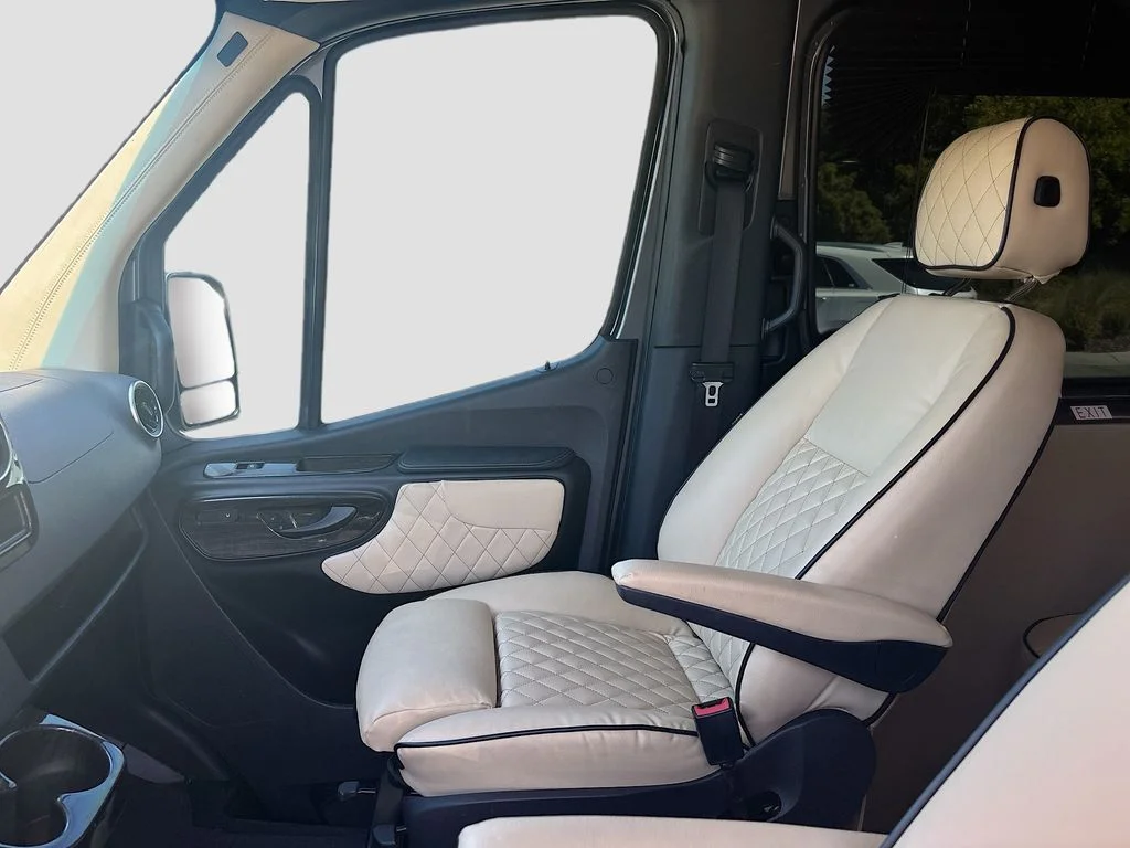 Used 2022  Mercedes-Benz Cargo 144 WB image 59