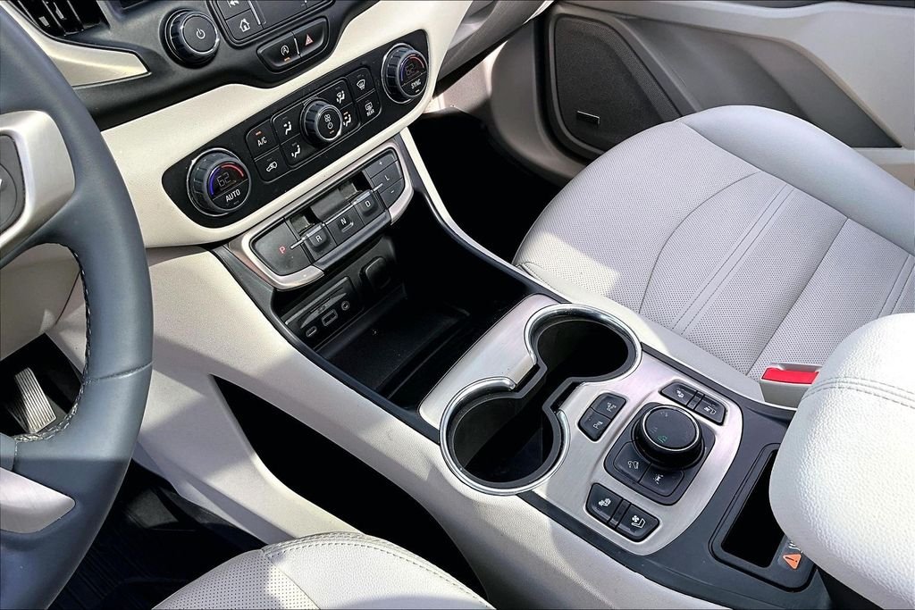 Used 2023 White GMC Denali image 14