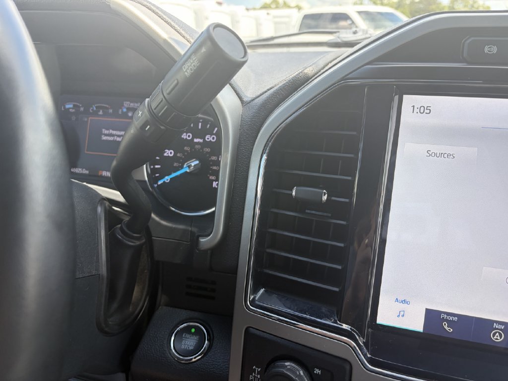 Used 2022 White Ford Lariat image 29